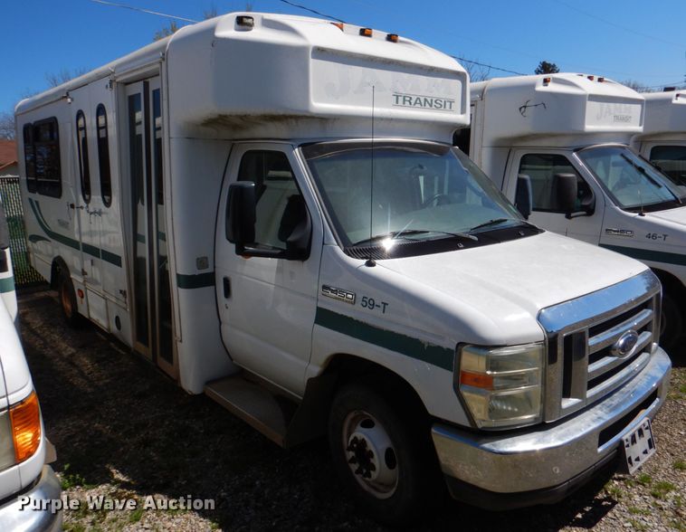 image for item JS9548 2009 Ford E450 Super Duty  shuttle bus