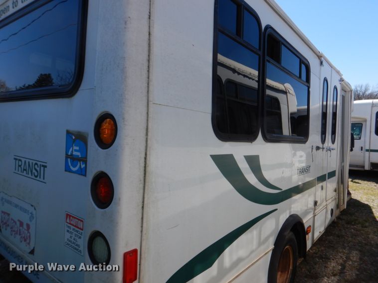 image for item JS9548 2009 Ford E450 Super Duty  shuttle bus