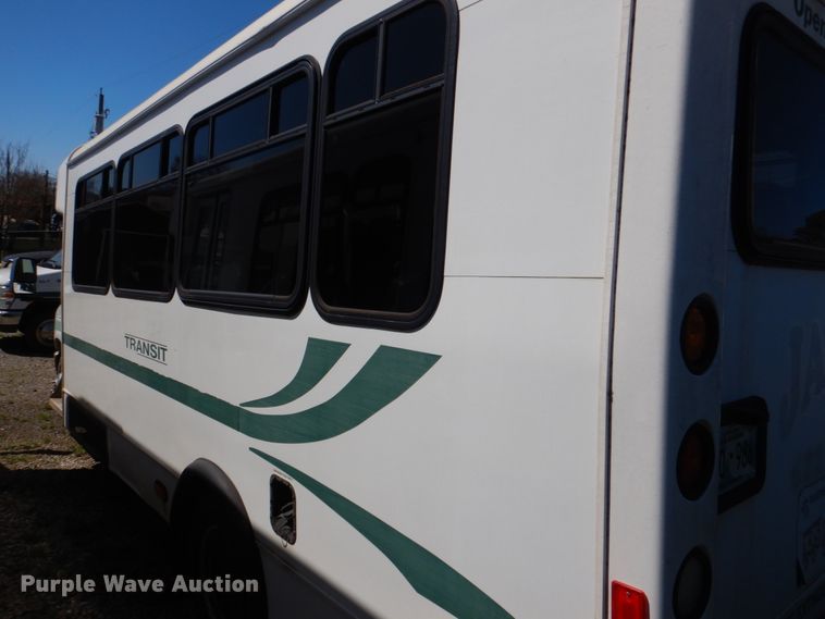 image for item JS9548 2009 Ford E450 Super Duty  shuttle bus