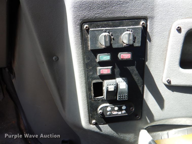 image for item JS9548 2009 Ford E450 Super Duty  shuttle bus