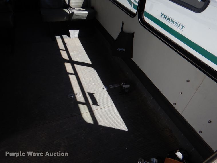 image for item JS9548 2009 Ford E450 Super Duty  shuttle bus