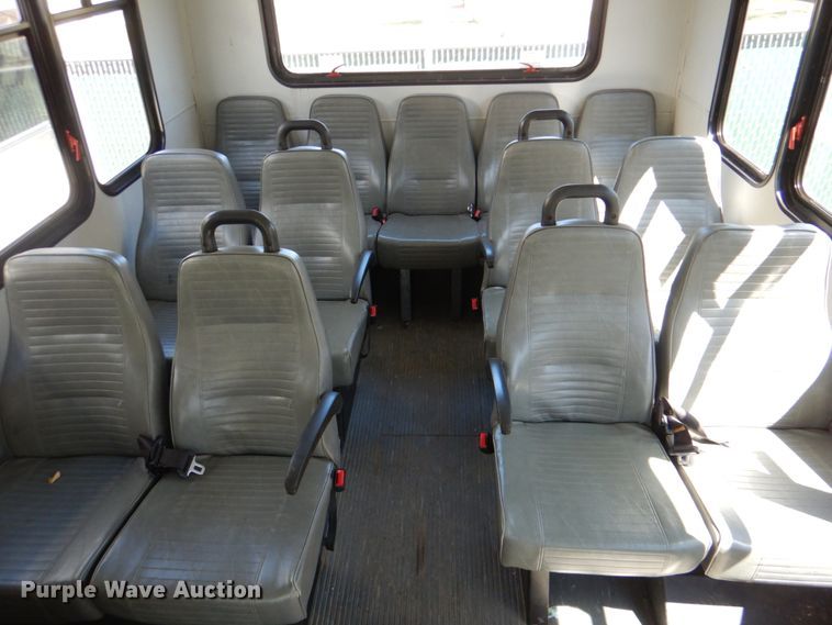 image for item JS9548 2009 Ford E450 Super Duty  shuttle bus