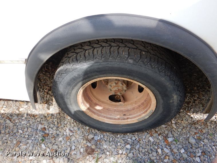 image for item JS9548 2009 Ford E450 Super Duty  shuttle bus