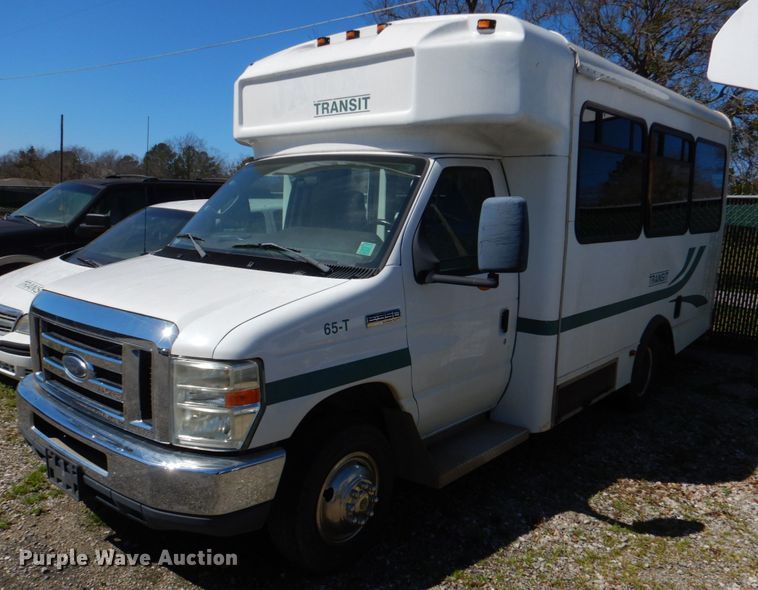 image for item JS9550 2009 Ford E350 Super Duty  shuttle bus