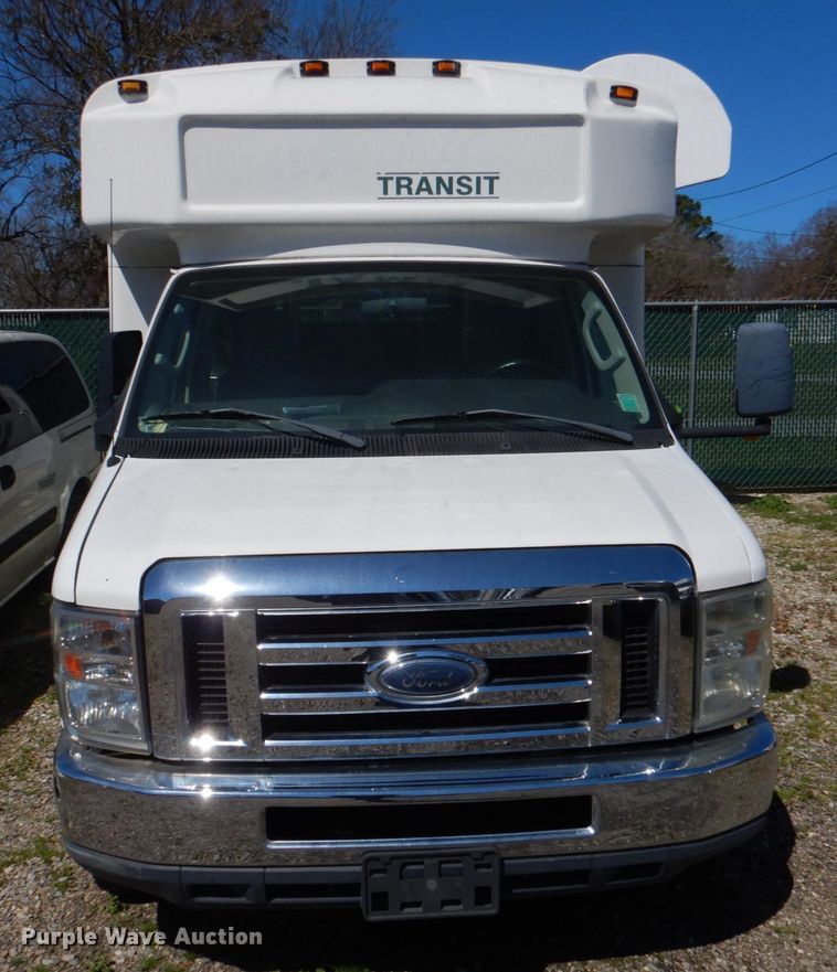 image for item JS9550 2009 Ford E350 Super Duty  shuttle bus