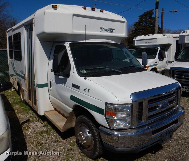 image for item JS9550 2009 Ford E350 Super Duty  shuttle bus