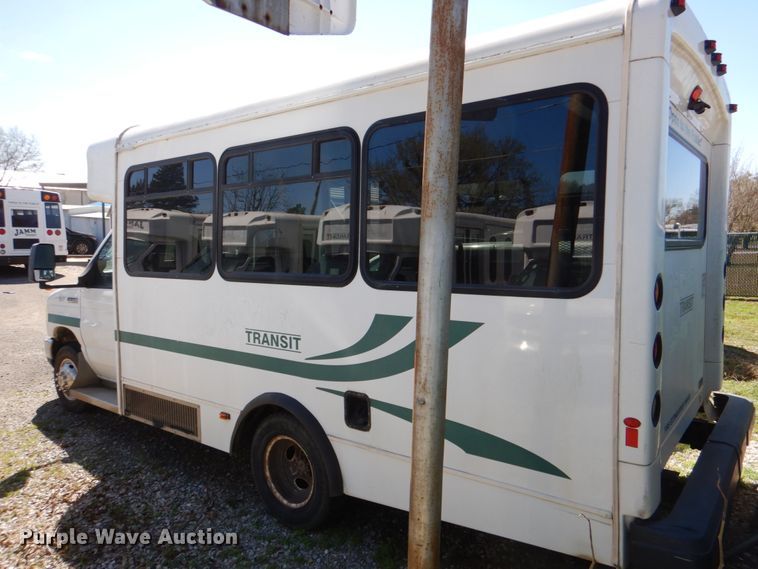 image for item JS9550 2009 Ford E350 Super Duty  shuttle bus