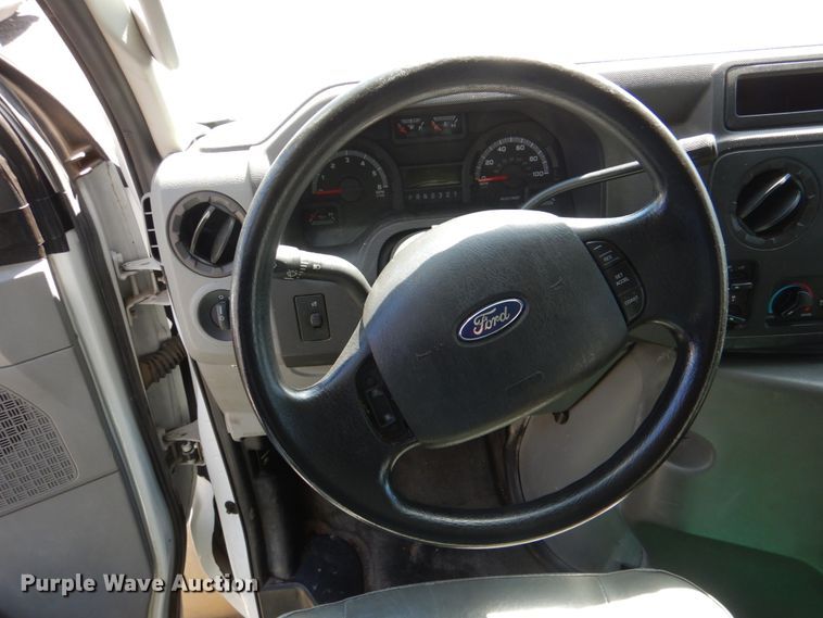 image for item JS9550 2009 Ford E350 Super Duty  shuttle bus