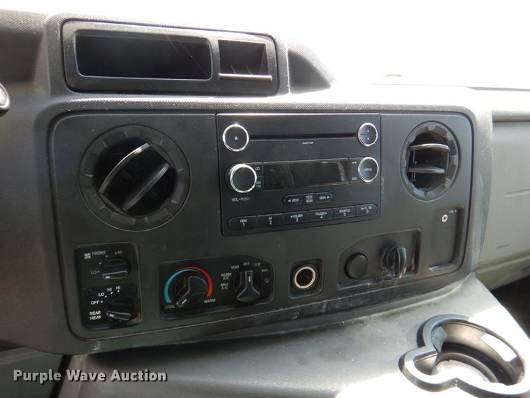 image for item JS9550 2009 Ford E350 Super Duty  shuttle bus