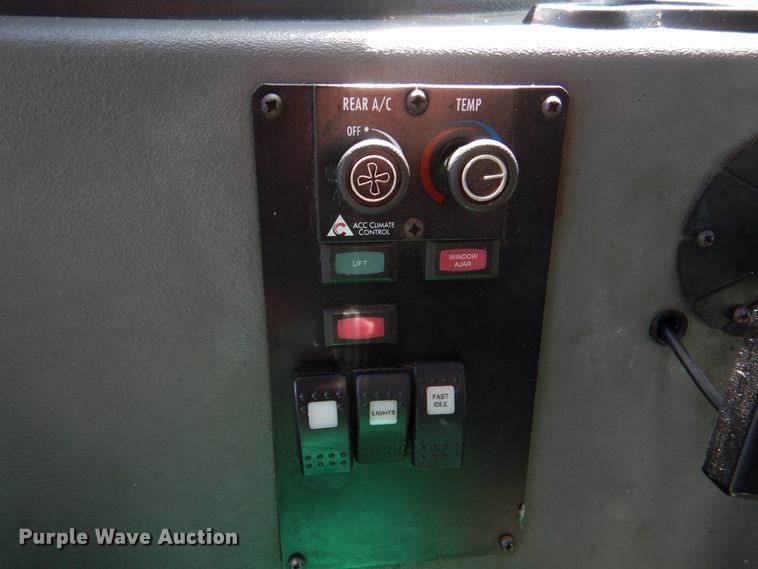 image for item JS9550 2009 Ford E350 Super Duty  shuttle bus