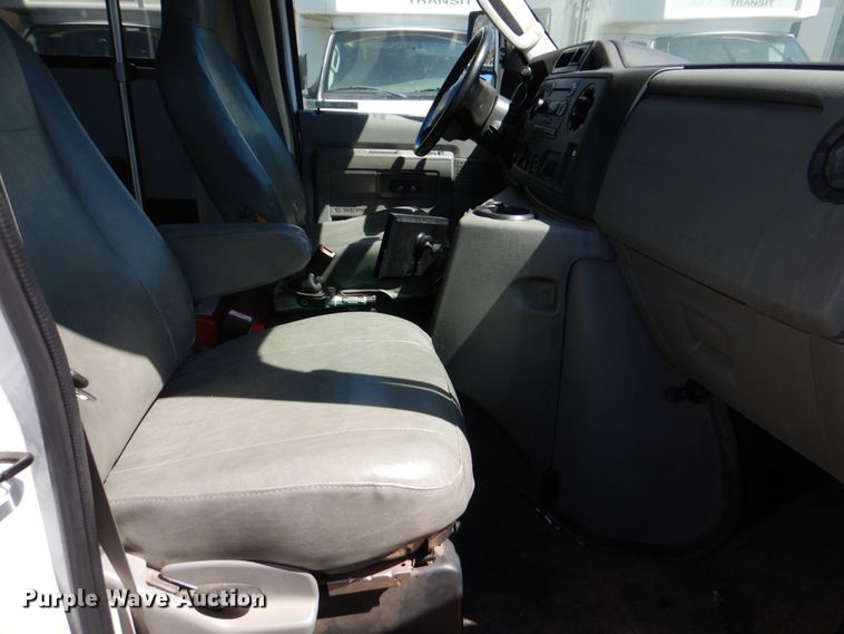 image for item JS9550 2009 Ford E350 Super Duty  shuttle bus