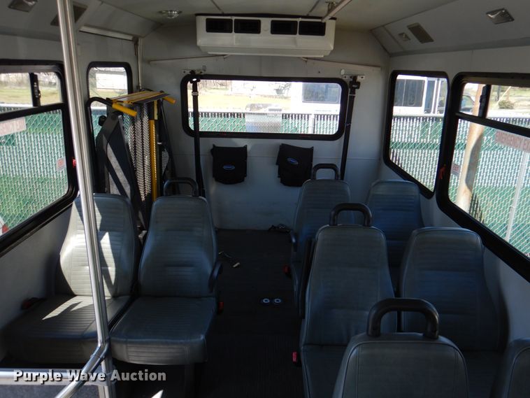 image for item JS9550 2009 Ford E350 Super Duty  shuttle bus