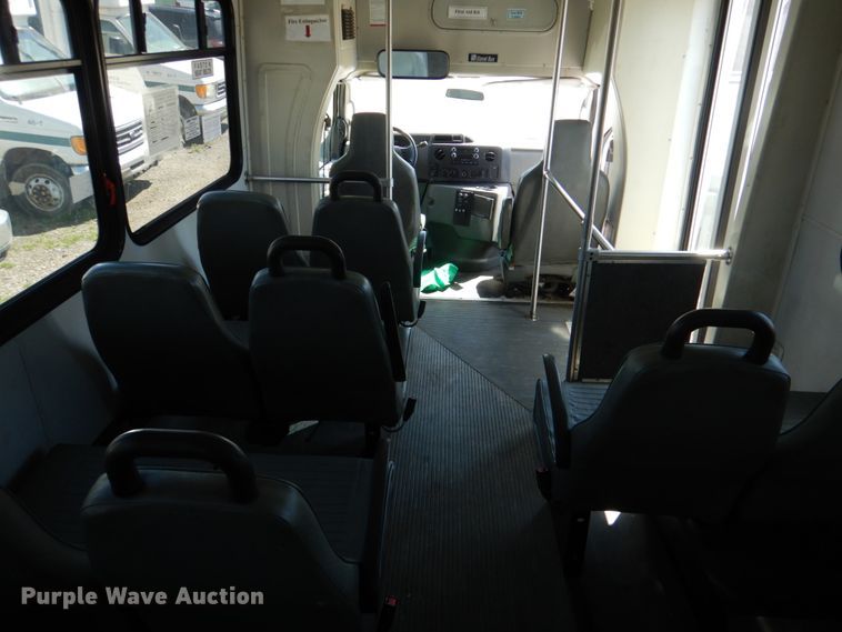 image for item JS9550 2009 Ford E350 Super Duty  shuttle bus