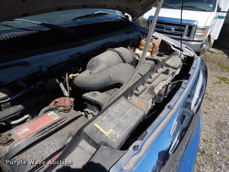 image for item JS9550 2009 Ford E350 Super Duty  shuttle bus