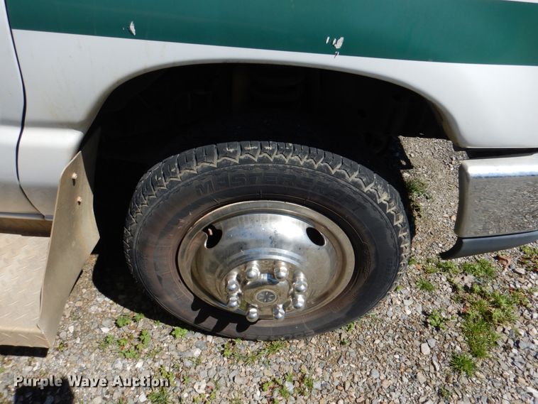 image for item JS9550 2009 Ford E350 Super Duty  shuttle bus