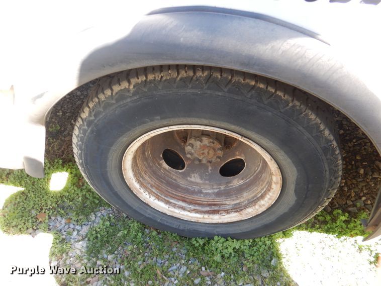 image for item JS9550 2009 Ford E350 Super Duty  shuttle bus