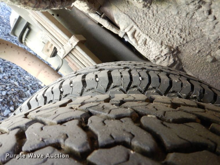 image for item JS9550 2009 Ford E350 Super Duty  shuttle bus