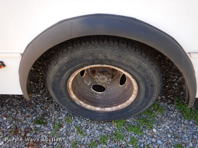 image for item JS9550 2009 Ford E350 Super Duty  shuttle bus