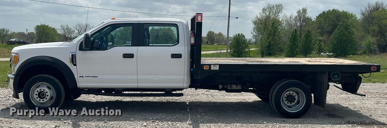 image for item JU9191 2017 Ford F550 Super Duty XL  flatbed truck