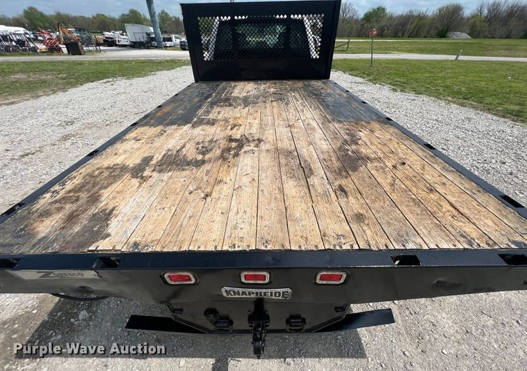 image for item JU9191 2017 Ford F550 Super Duty XL  flatbed truck