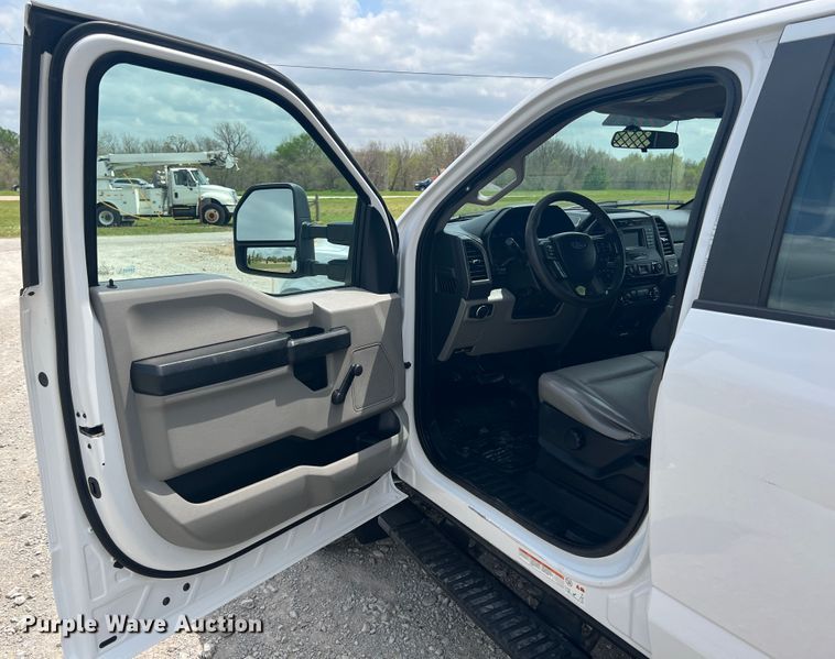 image for item JU9191 2017 Ford F550 Super Duty XL  flatbed truck