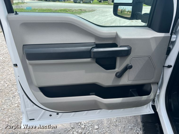 image for item JU9191 2017 Ford F550 Super Duty XL  flatbed truck