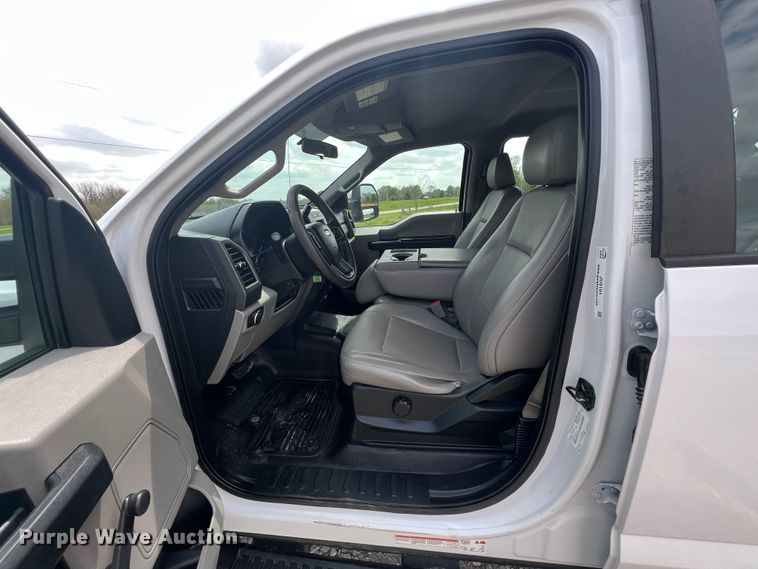 image for item JU9191 2017 Ford F550 Super Duty XL  flatbed truck