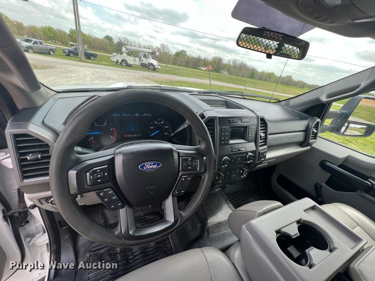 image for item JU9191 2017 Ford F550 Super Duty XL  flatbed truck