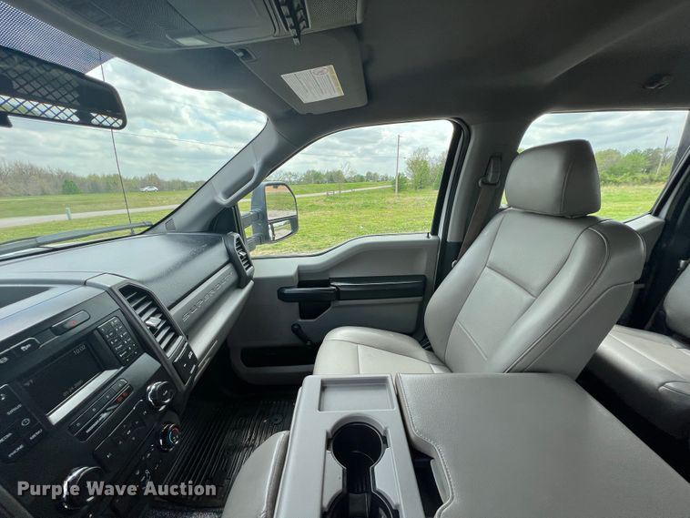 image for item JU9191 2017 Ford F550 Super Duty XL  flatbed truck