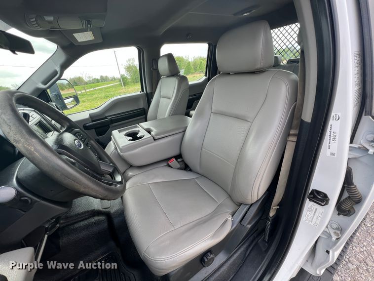 image for item JU9191 2017 Ford F550 Super Duty XL  flatbed truck