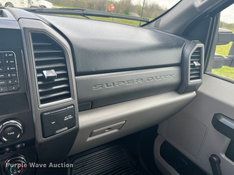 image for item JU9191 2017 Ford F550 Super Duty XL  flatbed truck