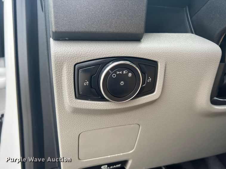 image for item JU9191 2017 Ford F550 Super Duty XL  flatbed truck