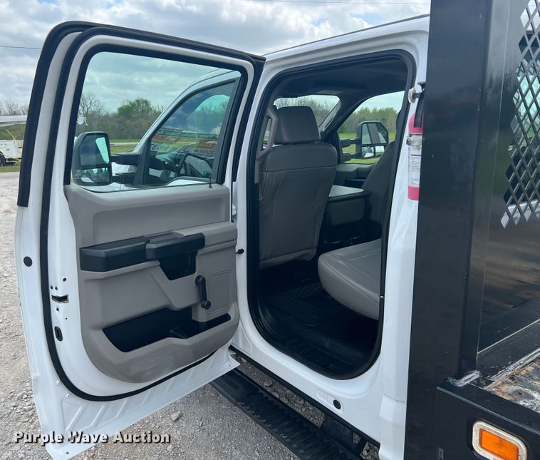 image for item JU9191 2017 Ford F550 Super Duty XL  flatbed truck