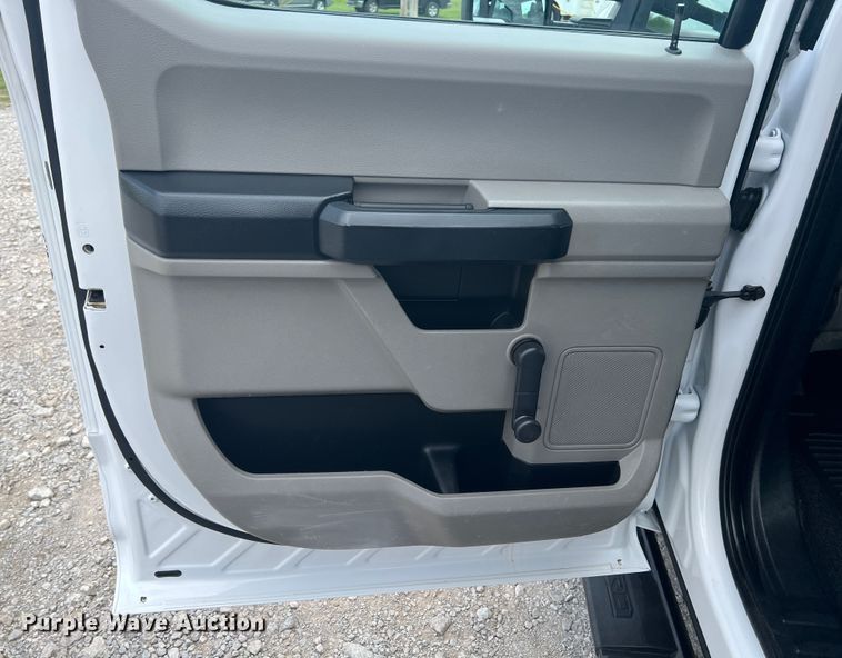 image for item JU9191 2017 Ford F550 Super Duty XL  flatbed truck