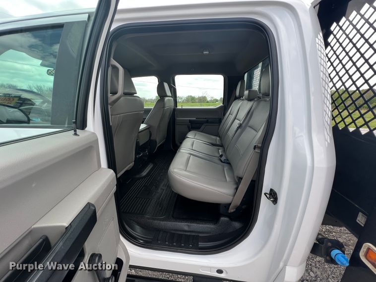 image for item JU9191 2017 Ford F550 Super Duty XL  flatbed truck