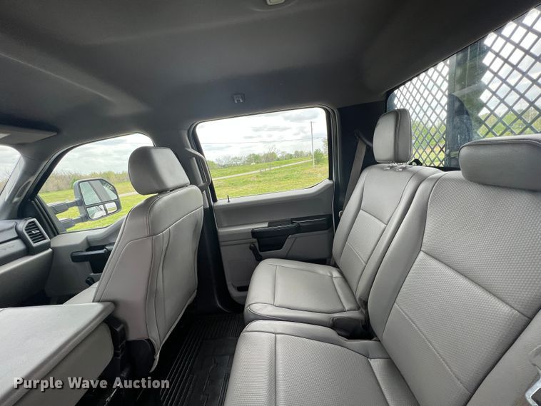 image for item JU9191 2017 Ford F550 Super Duty XL  flatbed truck