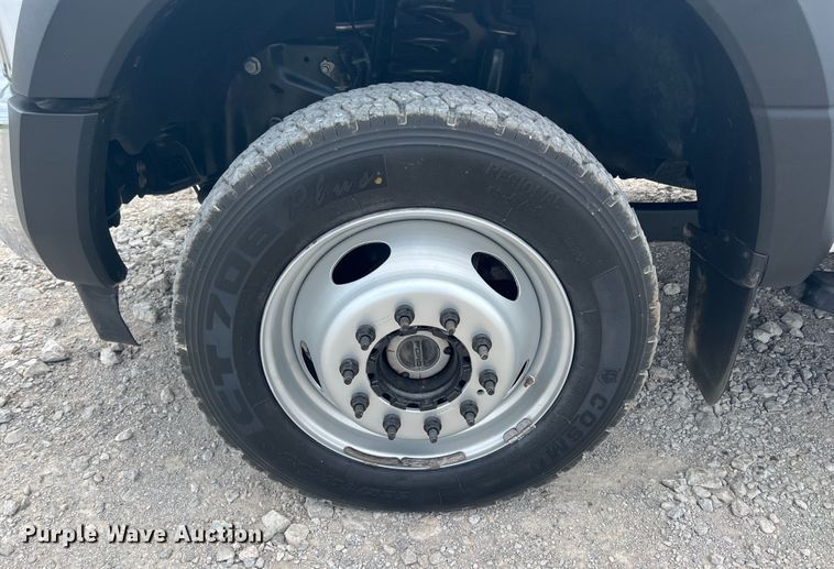 image for item JU9191 2017 Ford F550 Super Duty XL  flatbed truck