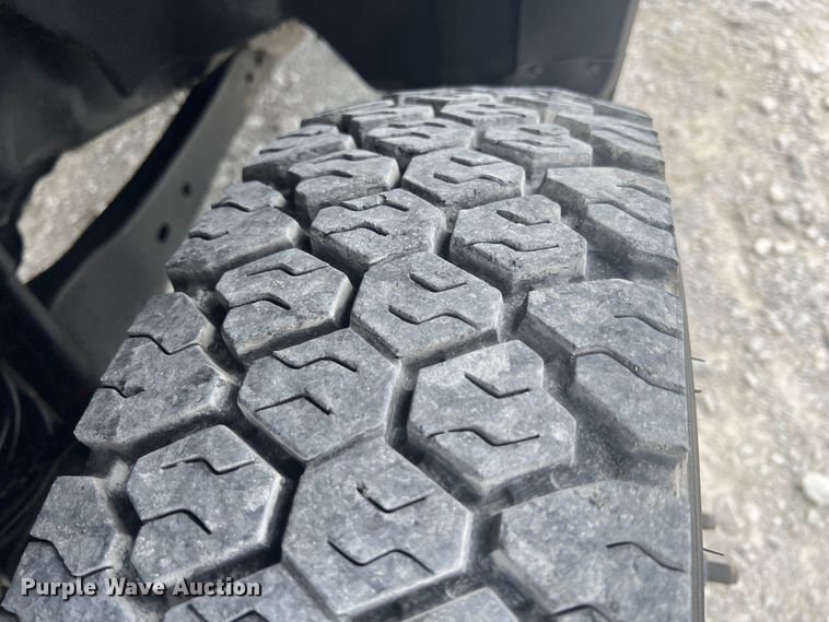 image for item JU9191 2017 Ford F550 Super Duty XL  flatbed truck