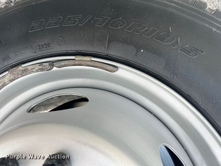 image for item JU9191 2017 Ford F550 Super Duty XL  flatbed truck