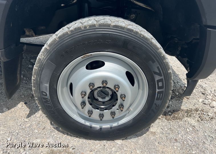 image for item JU9191 2017 Ford F550 Super Duty XL  flatbed truck