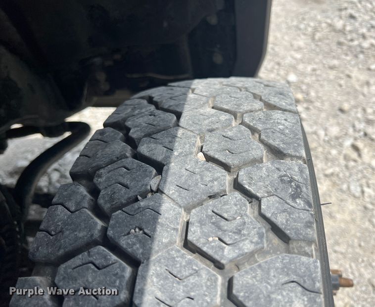 image for item JU9191 2017 Ford F550 Super Duty XL  flatbed truck