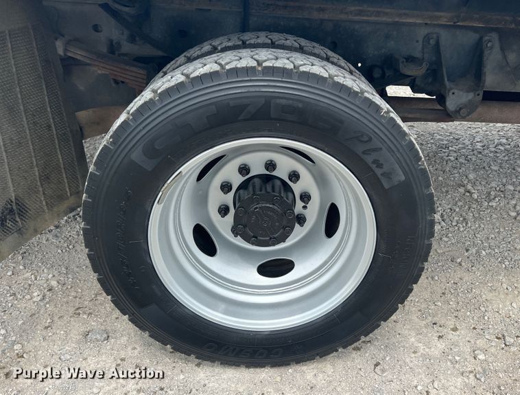 image for item JU9191 2017 Ford F550 Super Duty XL  flatbed truck