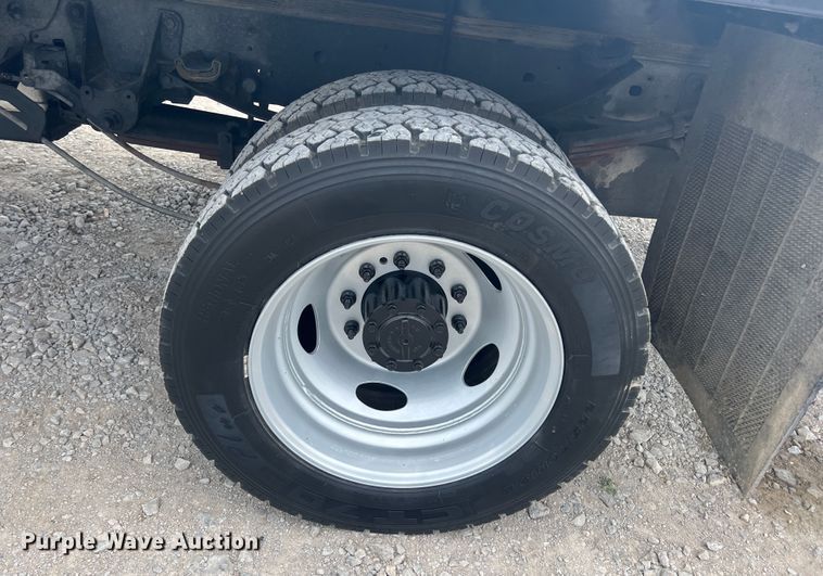 image for item JU9191 2017 Ford F550 Super Duty XL  flatbed truck