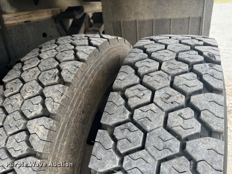 image for item JU9191 2017 Ford F550 Super Duty XL  flatbed truck