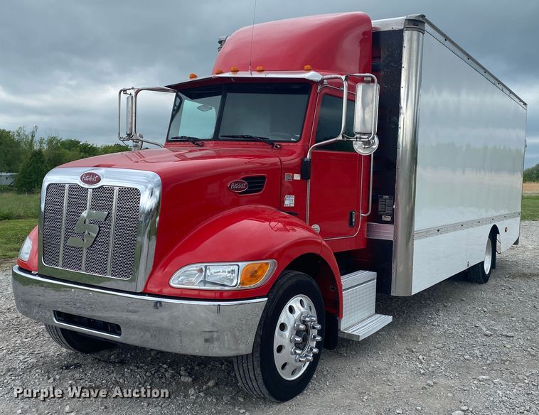 image for item JU9196 2013 Peterbilt 337  delivery truck