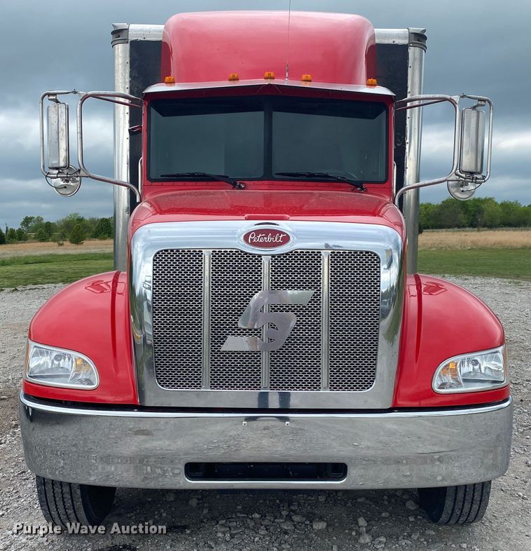 image for item JU9196 2013 Peterbilt 337  delivery truck