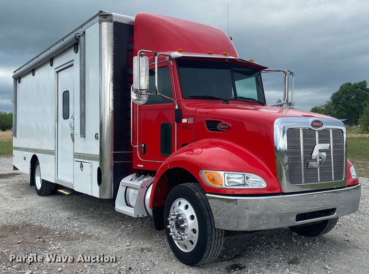 image for item JU9196 2013 Peterbilt 337  delivery truck