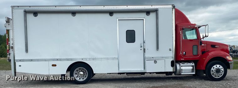 image for item JU9196 2013 Peterbilt 337  delivery truck