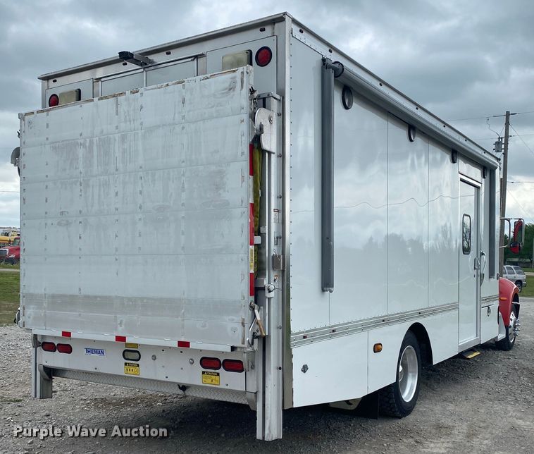 image for item JU9196 2013 Peterbilt 337  delivery truck