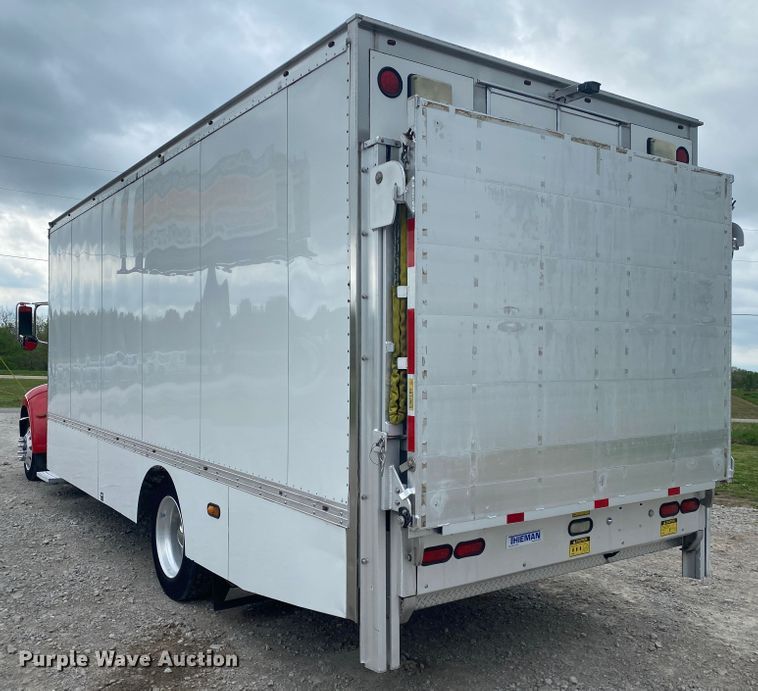 image for item JU9196 2013 Peterbilt 337  delivery truck